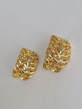 Vintage Style Gold Tone Openwork Leaf Feather Wide Half Hoop Clip On Earrings